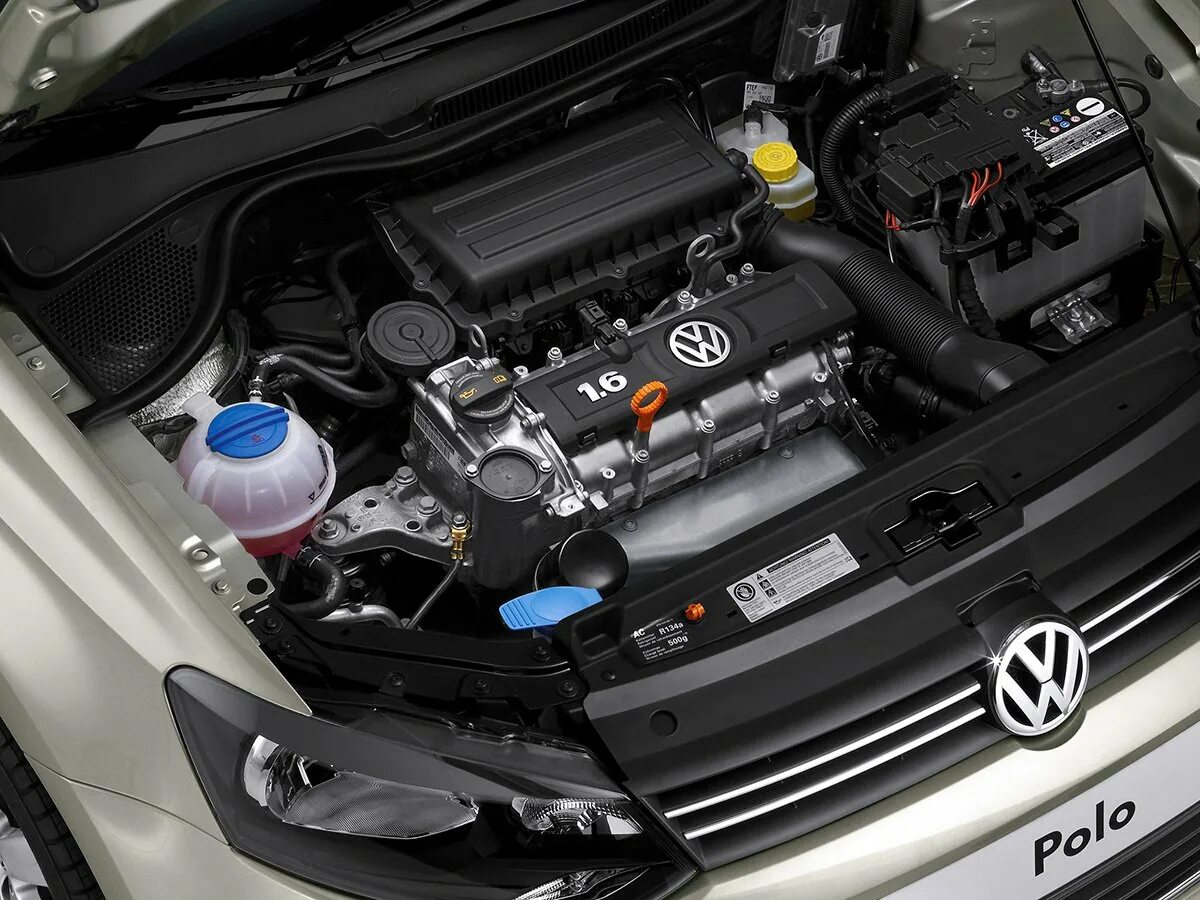 Ремонт двигателя поло. Мотор Фольксваген поло седан 1.6. Двигатель 1.6 поло седан 2010. Volkswagen Polo 5 под капотом. Двигатель Фольксваген поло седан 1.6 105.