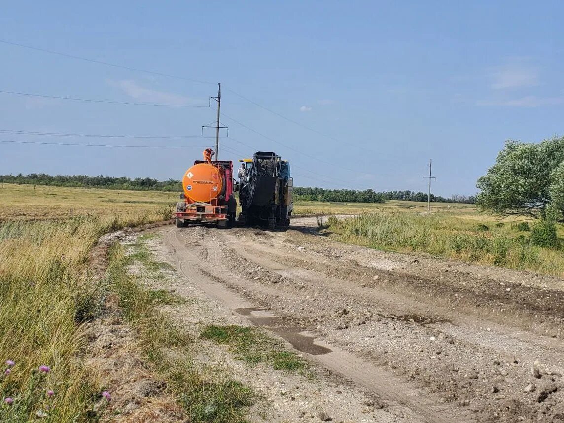 Погода междуречье вольского района саратовской области. Междуречье Саратовская область Вольский район. Ремонт дорог. Ремонт дороги. Село Междуречье Пензенская область.