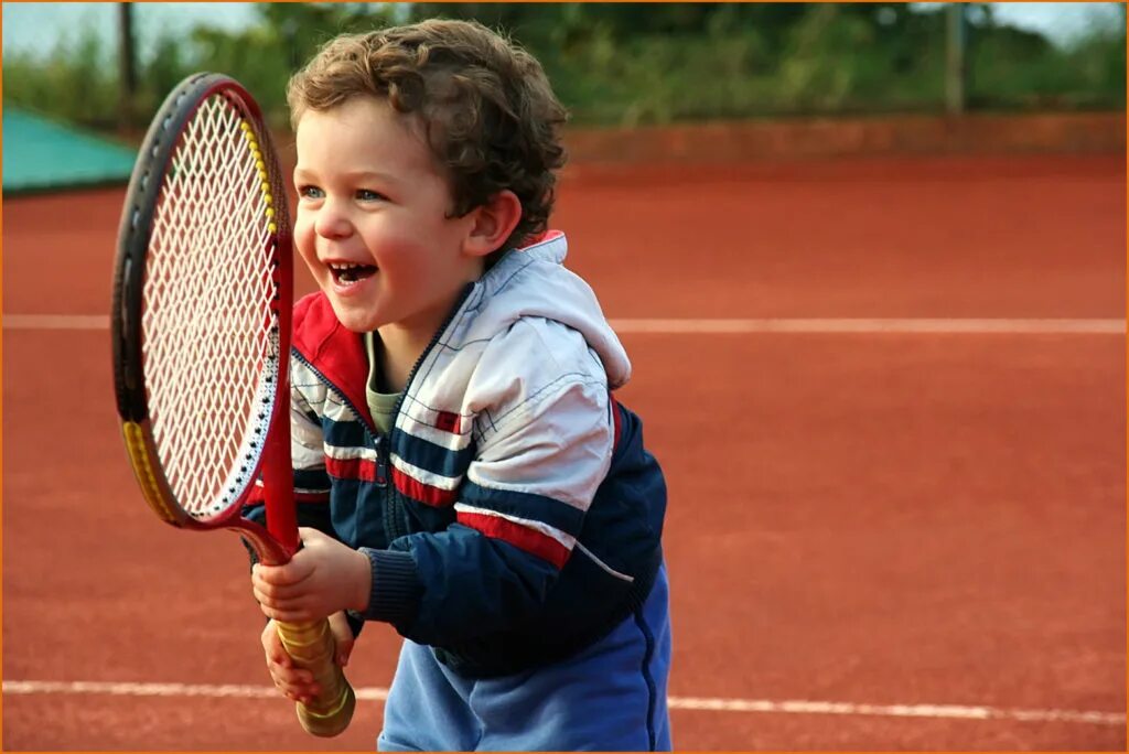 Воспитания юных спортсменов. Спорт дети. Теннис дети. Дети спортсмены. Маленький спортсмен.