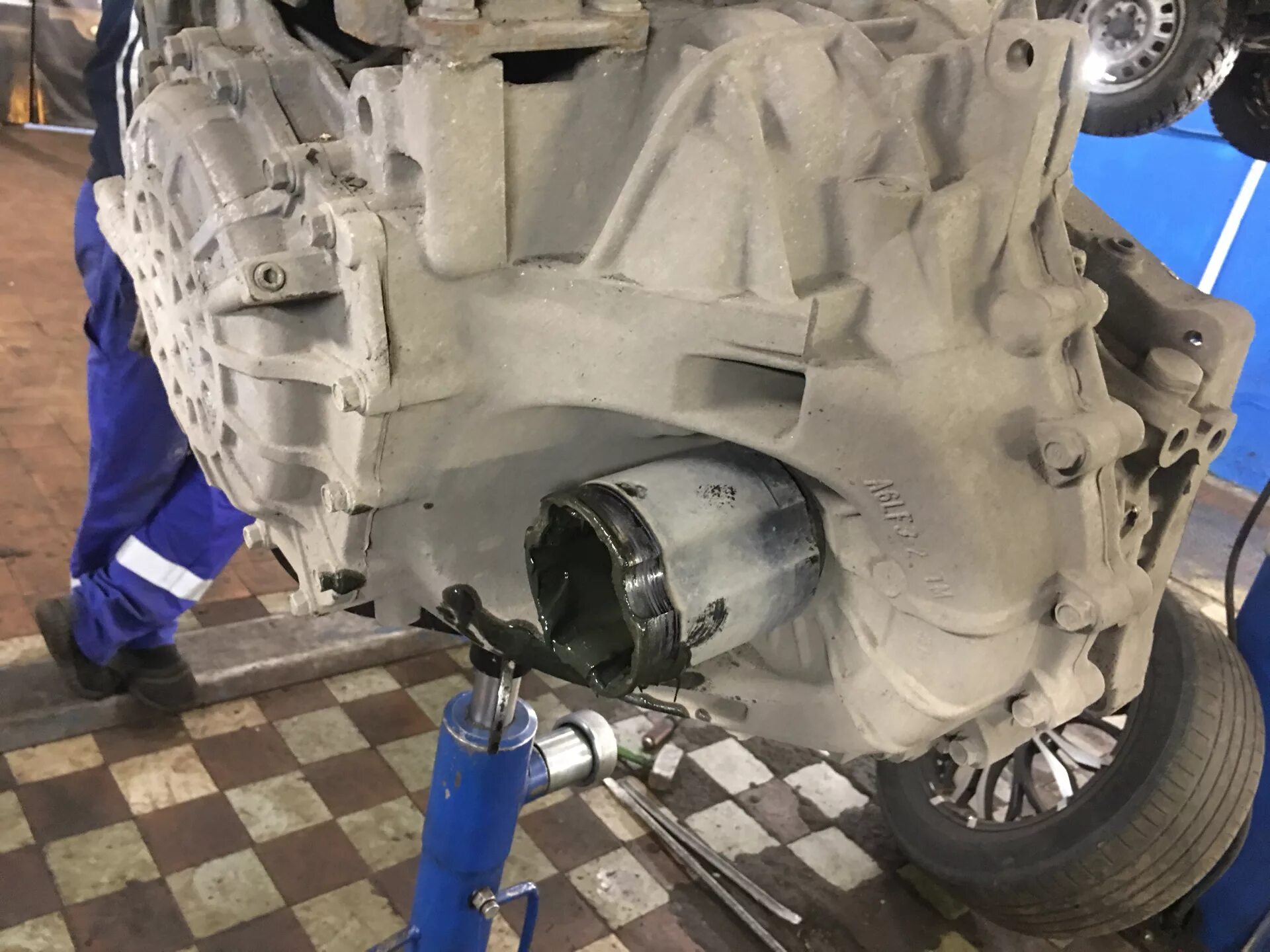 Санта фе трансмиссия. Схема раздатки санта фе классик. Трансмиссия hyundai santa fe. Hyundai elantra полуось схема. Санта фе трансмиссия.