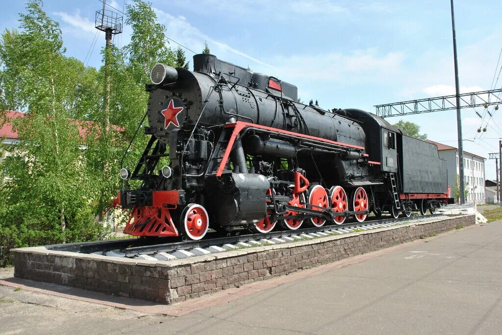 Пам'ятник паровозу у Сватовому - Вікіпедія