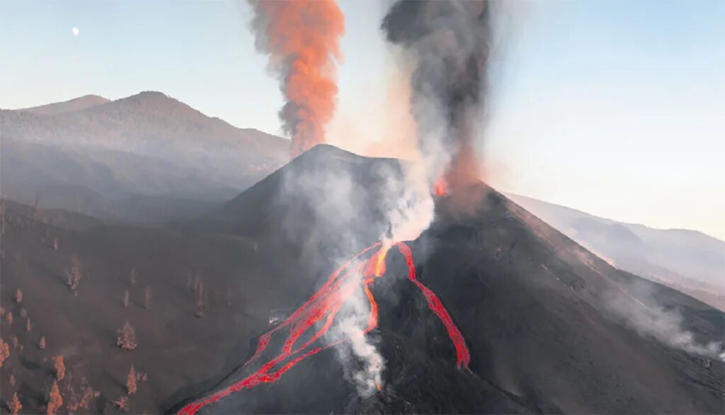 Извержение вулкана Кумбре-Вьеха. Извержение вулкана на Канарских островах. Вулкан ла Кумбре. Извержение на Канарских островах 2021.