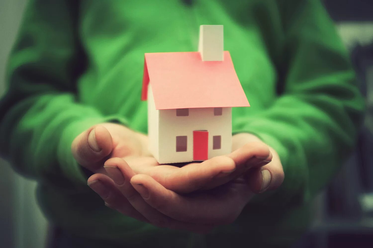 жилец квартиры. картинка дом с жильцами. недобросовестные квартиросъемщики. собрание жильцов мкд. агент по недвижимости.