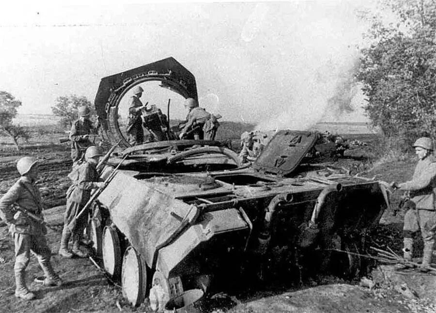 Потери немецких танков. Курская битва подбитые танки. Курская битва 1943. Курская битва подбитые немецкие танки. Танк пантера Курская битва.