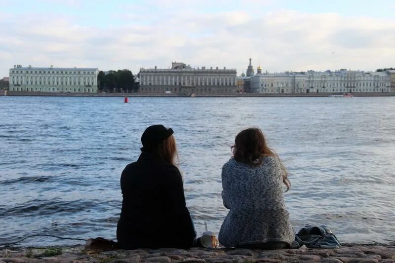 Сколько народа в санкт петербурге. Санкт-петербург люди. местные жители санкт петербурга. люди которые живут в питере. санкт петербург живут люди.