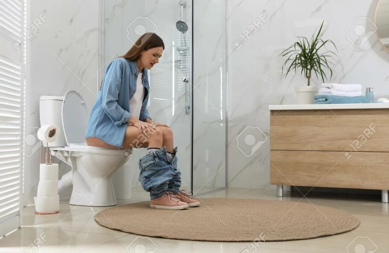 Girl pooping on the toilet. Girl pooping on the toilet. Девочка мочится. Девочка potty. Девушка girl pooping diarrhea outdoor.