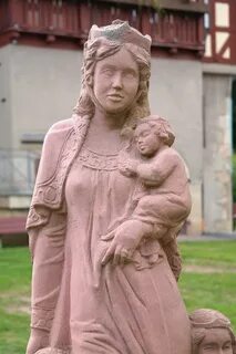 Первая скульптурная