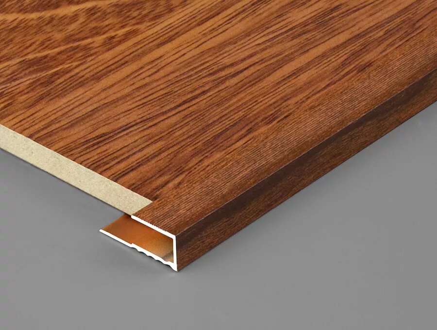 Под торец. Под торец. Планка торцевая для стеновой панели 6 мм черная. Стык 45 лдсп. Ручка-профиль blum 901056.