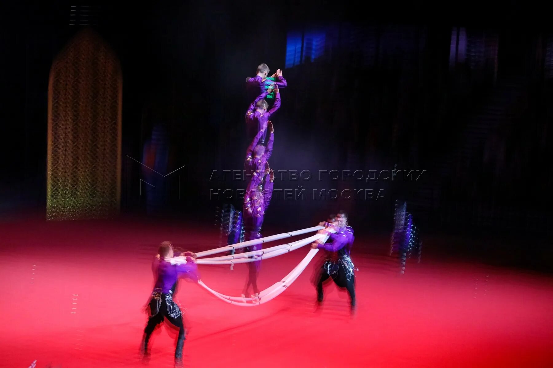 Дворец винер волшебная лампа. Новогодний цирковой мюзикл волшебная лампа в гимнастическом. Дворец винер волшебная лампа. Новогодний цирковой мюзикл волшебная лампа в гимнастическом. Цирковое шоу ирины винер.