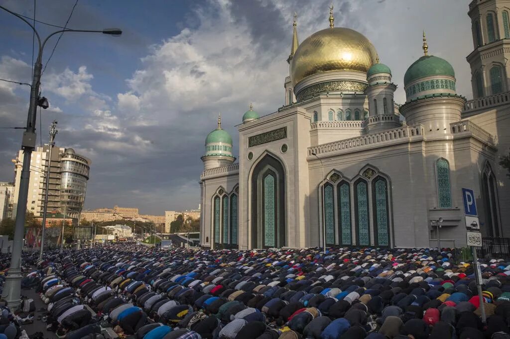 Курбан байрам московская соборная мечеть. Рамадан московская соборная мечеть. Ураза байрам мечети москва. Курбан байрам. Курбан байрам мечеть в москве.