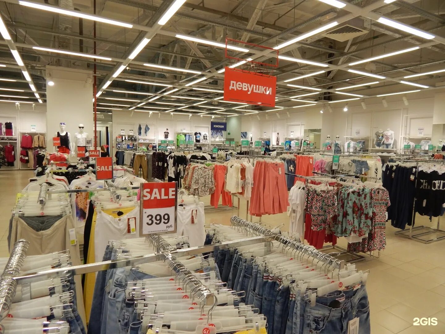 Глория джинс бирск. Ассортимент глории. Входная зона глория джинс. Gloria jeans магазин. Ассортимент глории.