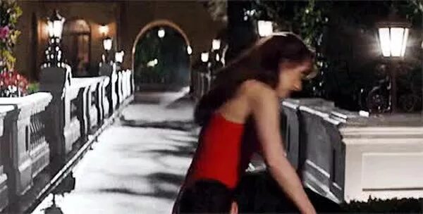 Мэттью гуд мисс марпл. Девушка океан волны. Девушка прощается. Девушки удачные моменты. Девушка бежит по лужам.