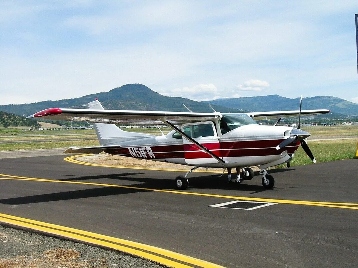 Самолет cessna 172. Cessna 172 амфибия. Самолет — «сессна-414. Цесна. Самолет цесна 451.