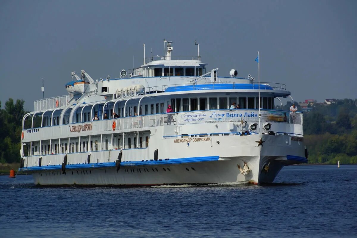Теплоход александр свирский. Теплоход проект 305 дунай. Волга лайн. Волга лайн официальный сайт. Волга лайн.