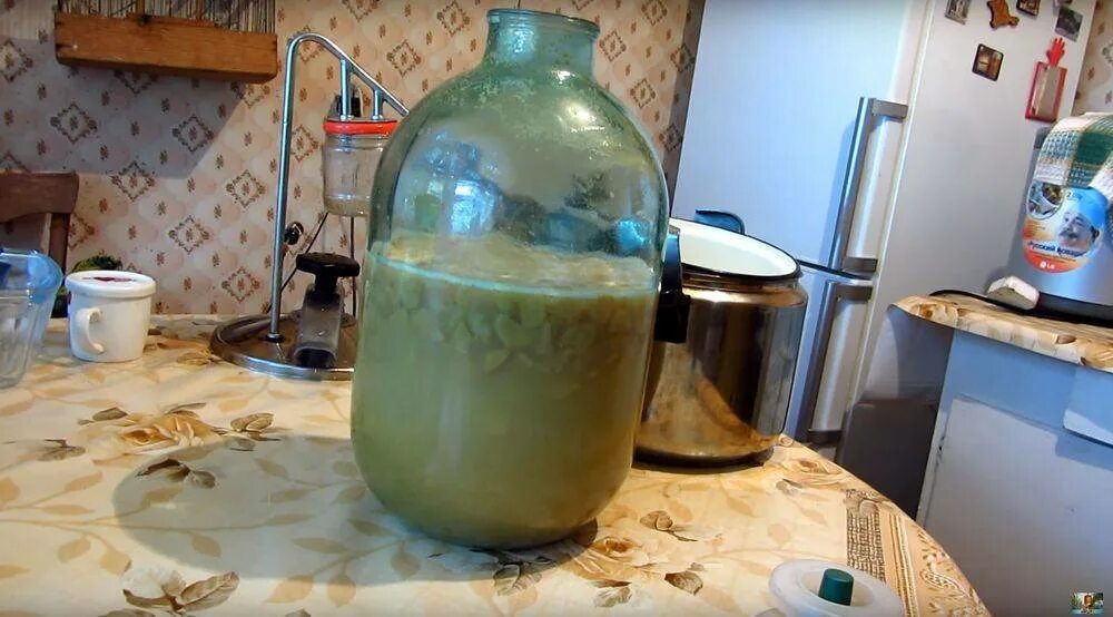 Самогон со сгущенкой. Брага из пшеницы для самогона. брага из варенья для самогона. брага на варенье с дрожжами для самогона. 30 литров самогона.