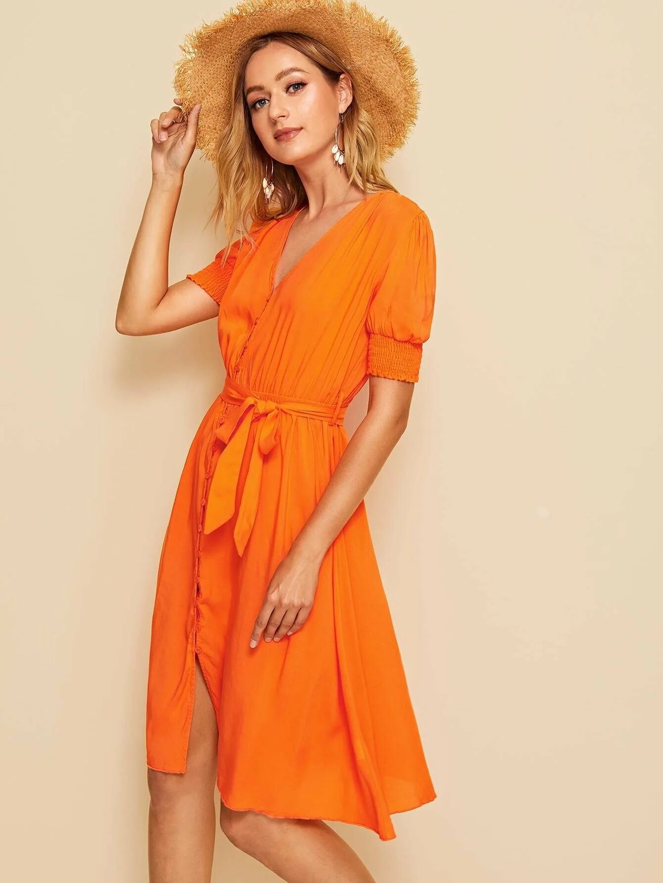 Девушка в оранжевом. Красивое оранжевое платье. Женщина в оранжевом. Рыжие девушки. Оранжевая песенка.