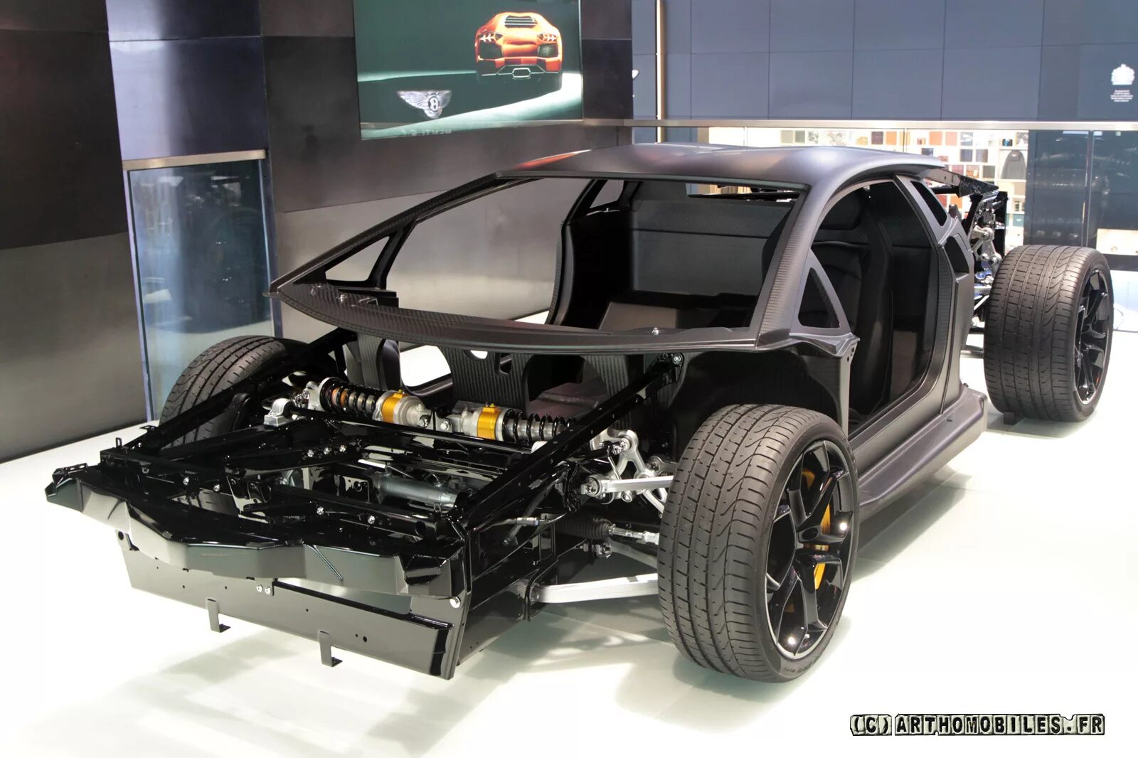 кузов ламборгини стеклопластик. кузов ламборгини. кузов из стекловолокна ламборгини. монокок ламборгини. ламборджини авентадор самоделки.