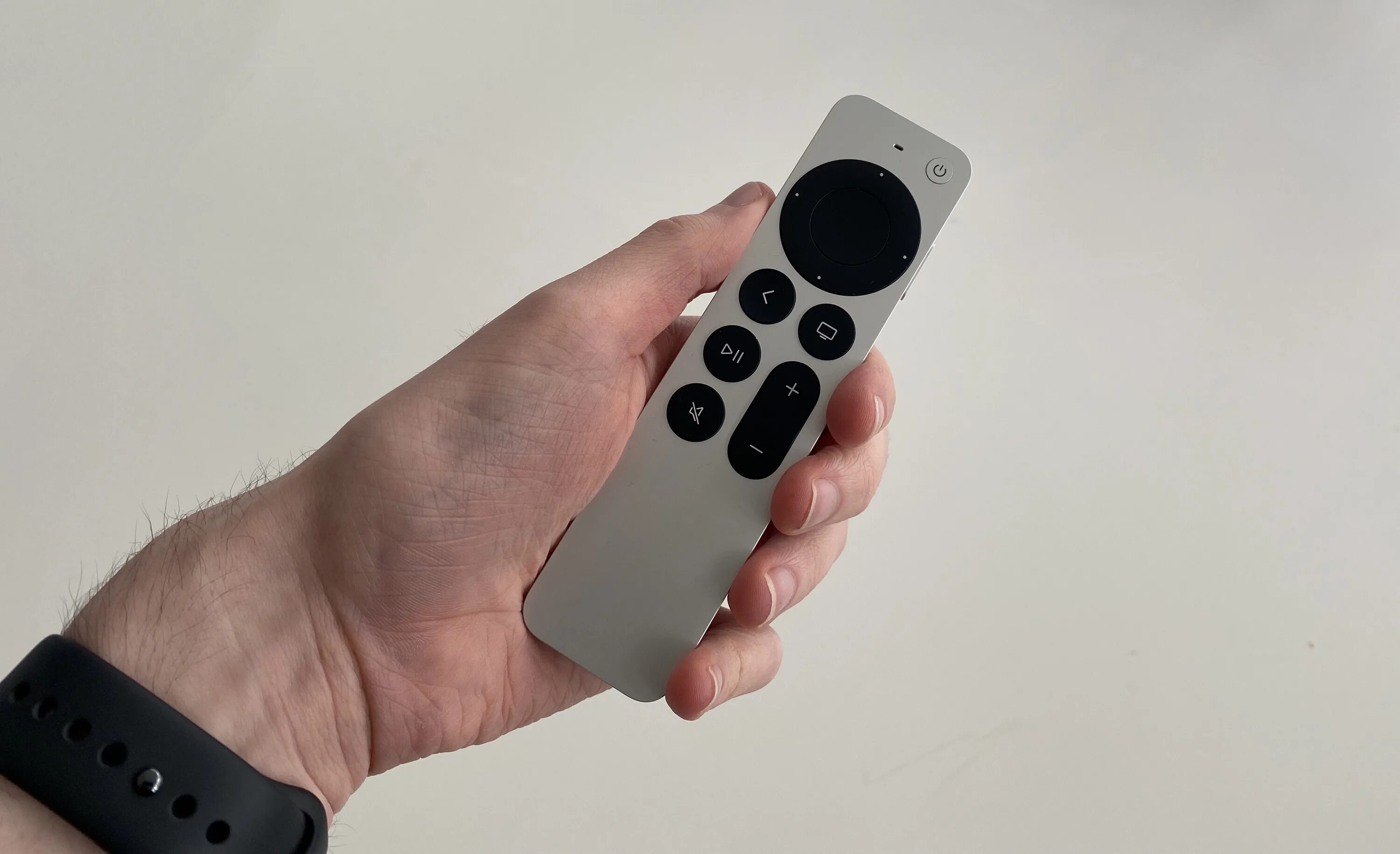 Пульт эппл тв. Пульт Ду Apple TV Remote. Внутри пульта Apple Remote. Кнопка включения Apple TV на пульте управления.