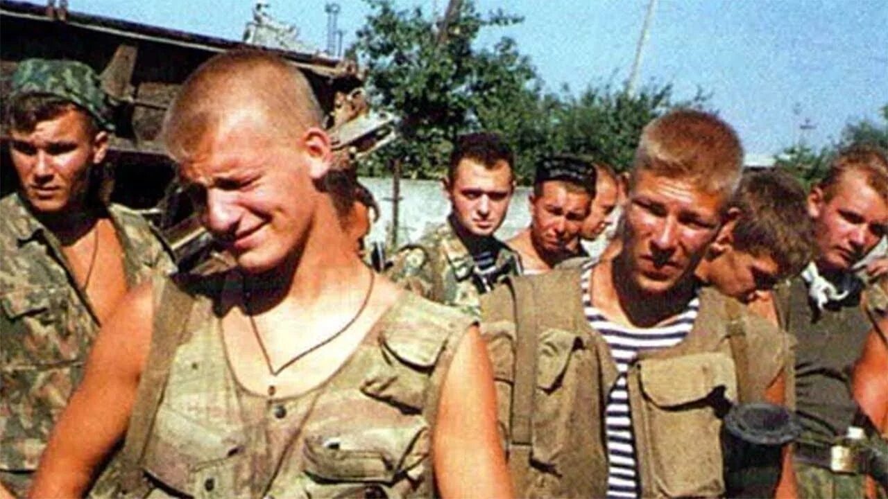 Штурм Бамута 1995 Софринская бригада. Пленные в Чечне 1995 русские солдаты. 1 мая 1996 год