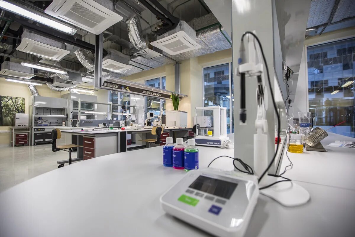 Дея лаборатория. Биотехнологическая лаборатория сколково. технопарк сколково лаборатории. технопарк сколково внутри лаборатории. лаборатория генетика сколково.