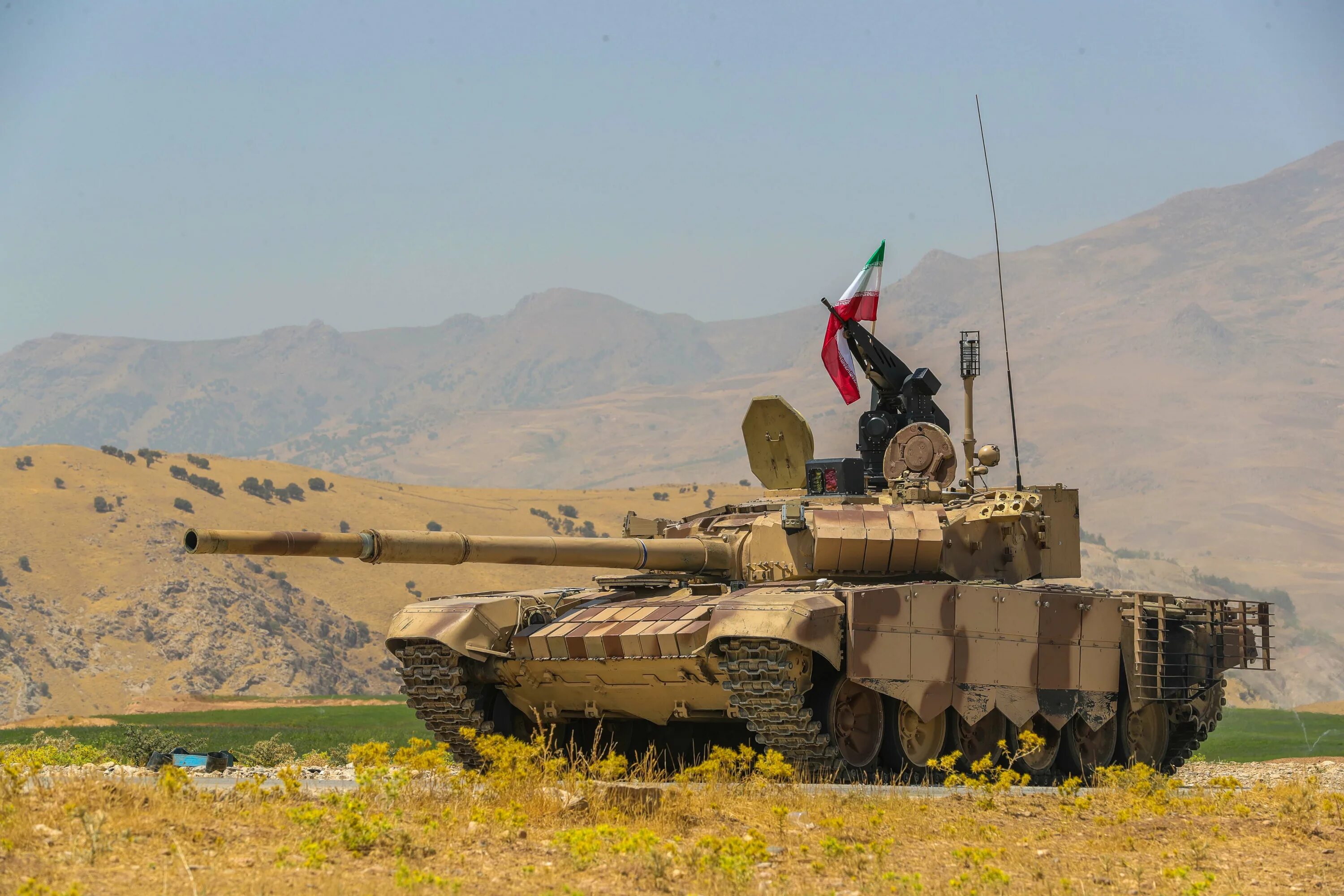 Армия ирана 2024. Т-72 Karrar. Танк Каррар Иран. Иранский танк Karrar. Тегеран танк m$.