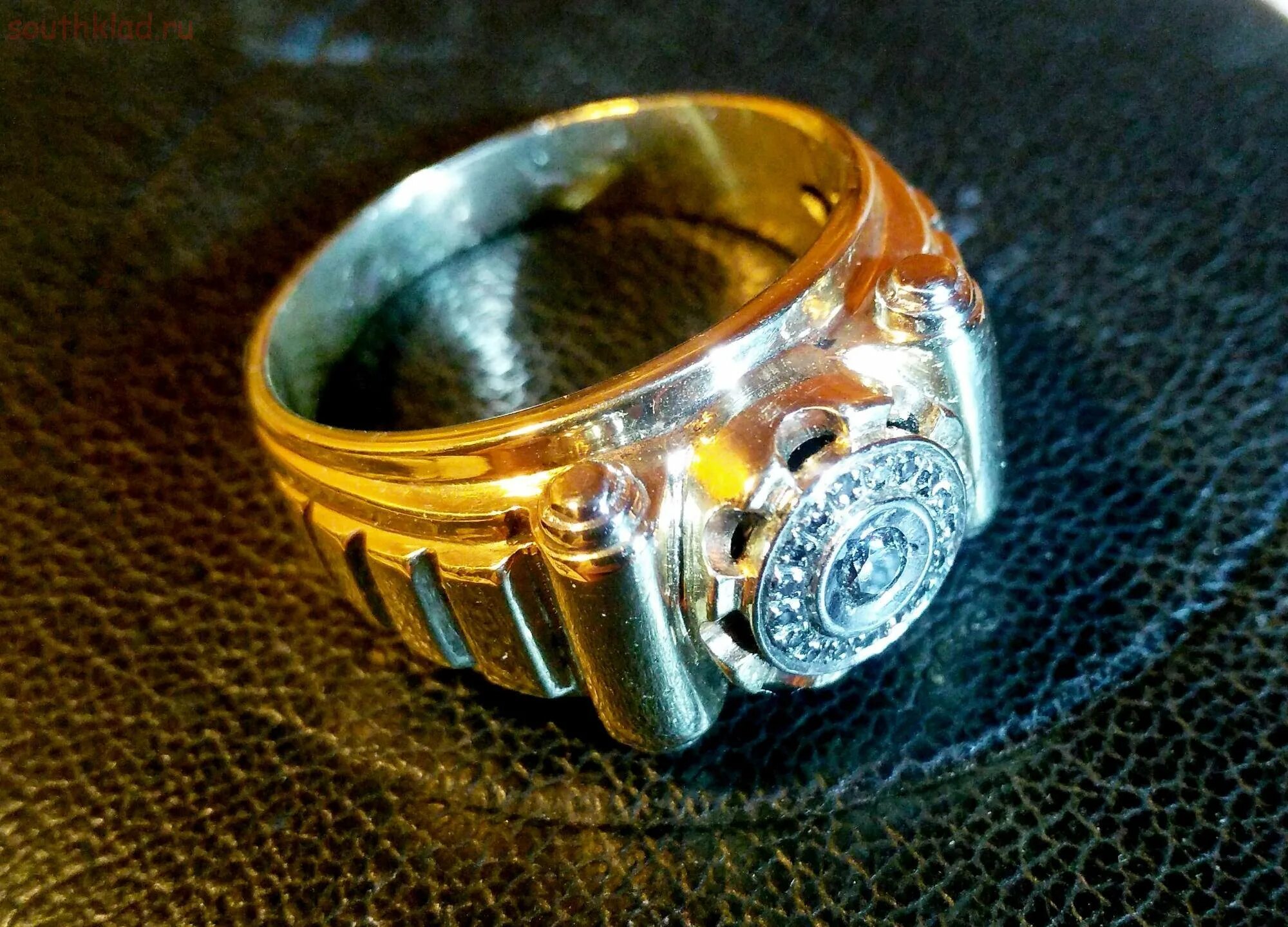 Сон найти золотой перстень. К чему снится золото кольца. Золотое кольцо находка. Нашел золотой перстень. Золотое кольцо найдено.