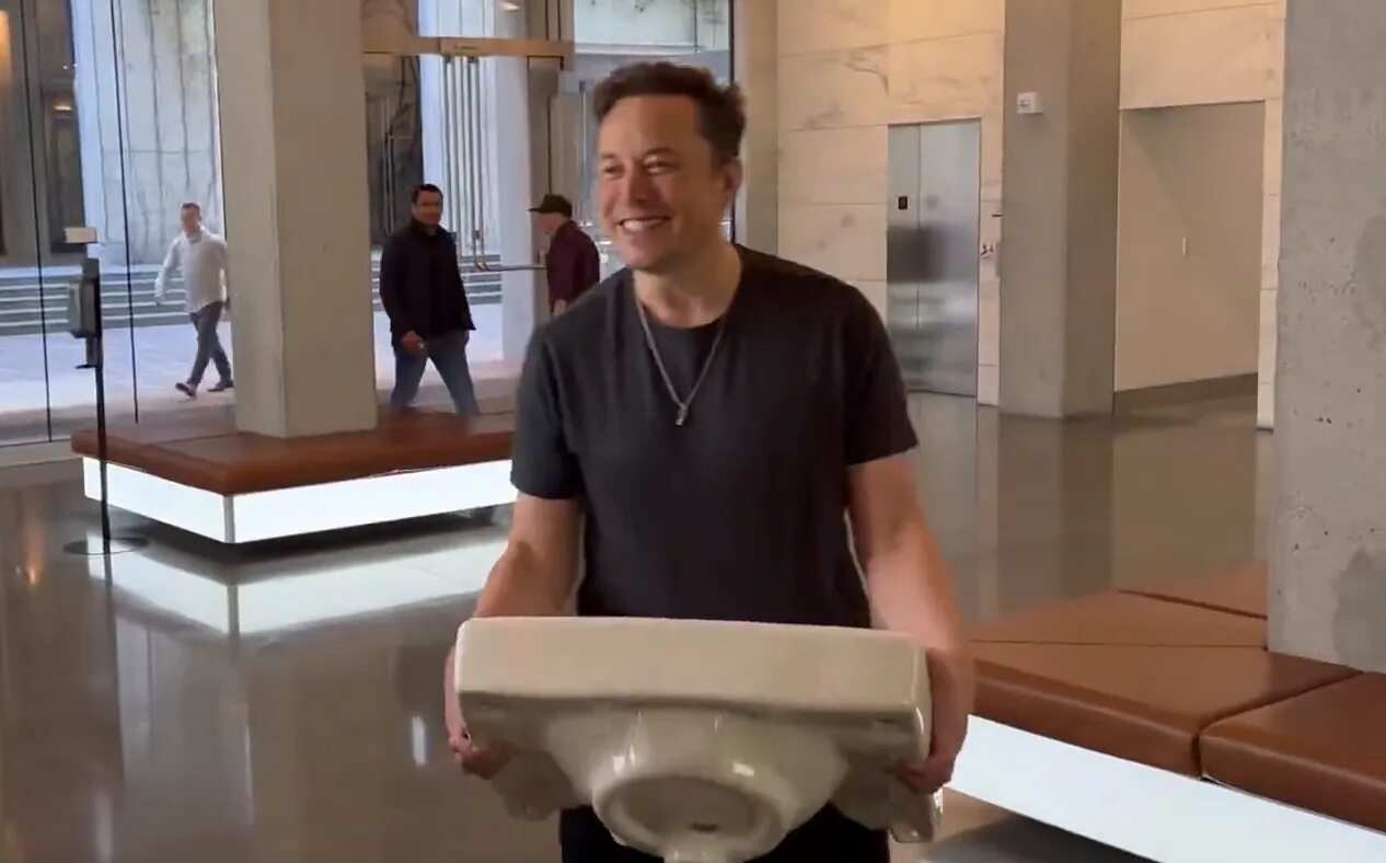 Илон Маск (Elon Musk). Илон Маск Тесла. Элон Маск с раковиной. Илон Маск 2022.