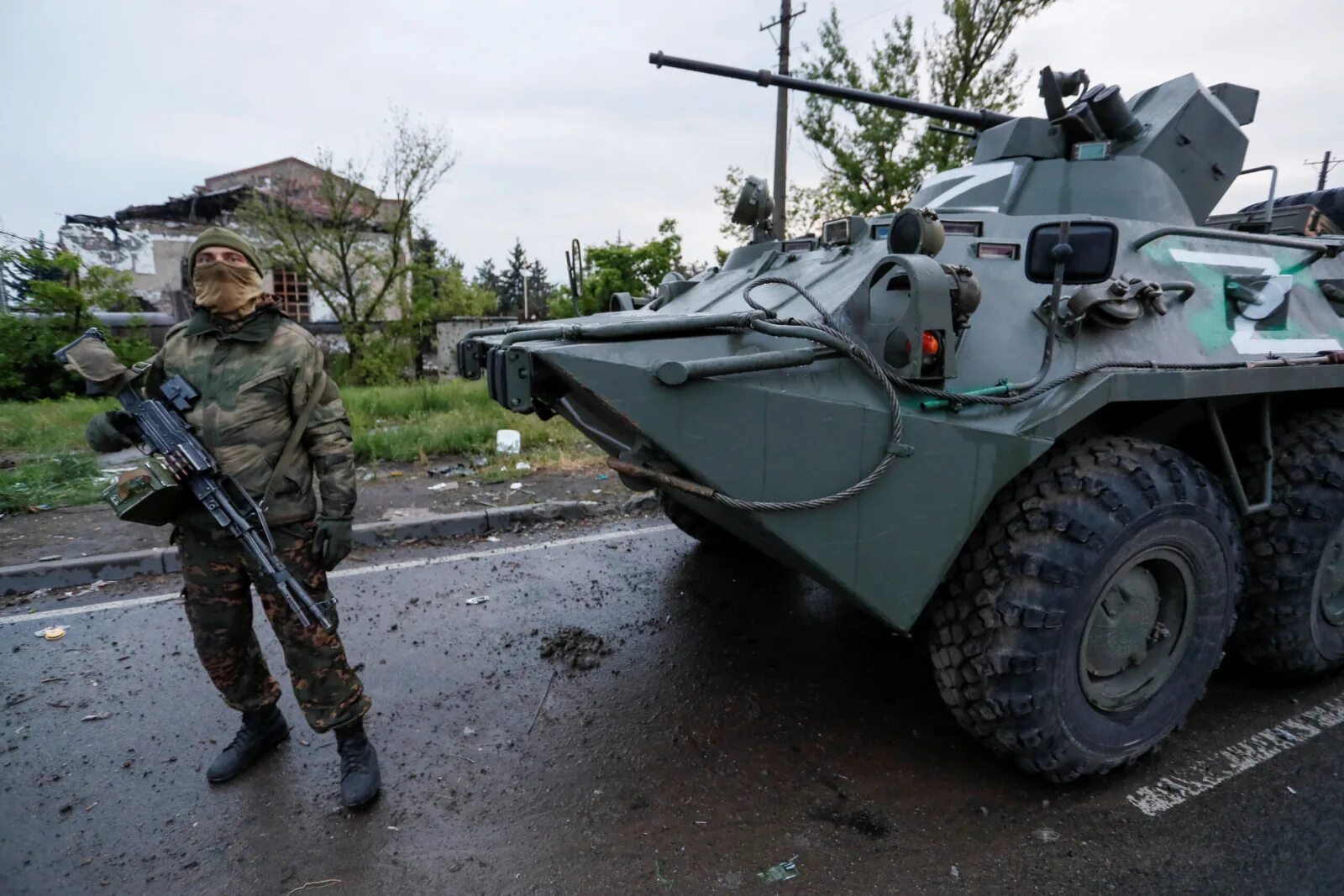 Пали харьков. БРДМ 2 вс РФ на Украине. Украинская Военная техника. Российские военные на Украине. Украинский БТР.