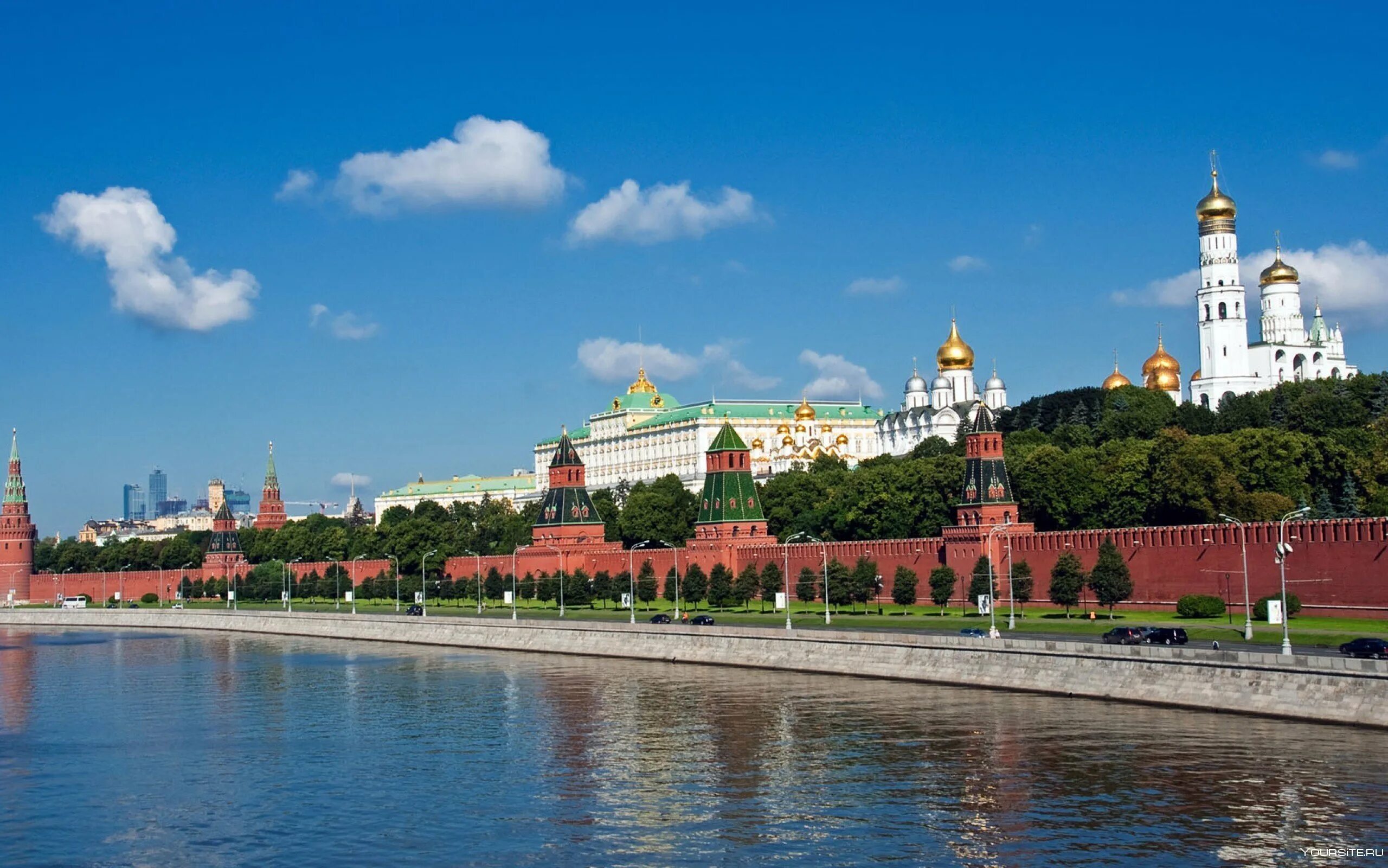 Реки у стен московского кремля какие протекают. Москва река Кремль. Москва, Кремль Москва-река фото. Новодевичий монастырь в Москве. Кремль красная площадь Москва река.