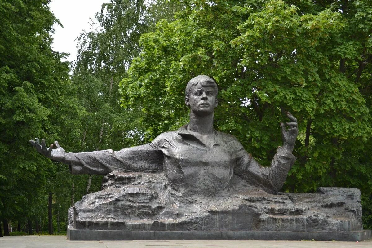 Галина Бениславская. Девушка, которая застрелилась на могиле Есенина. Какое стих