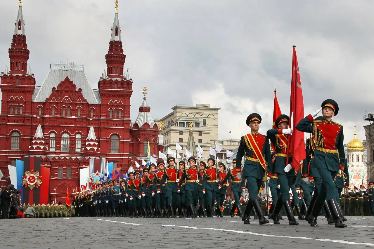 Фотографии победы россии. 154 Отдельный Комендантский Преображенский полк Кремль. Преображенский полк парад Победы. Караул преображенцев на красной площади. Преображенский полк в Москве.