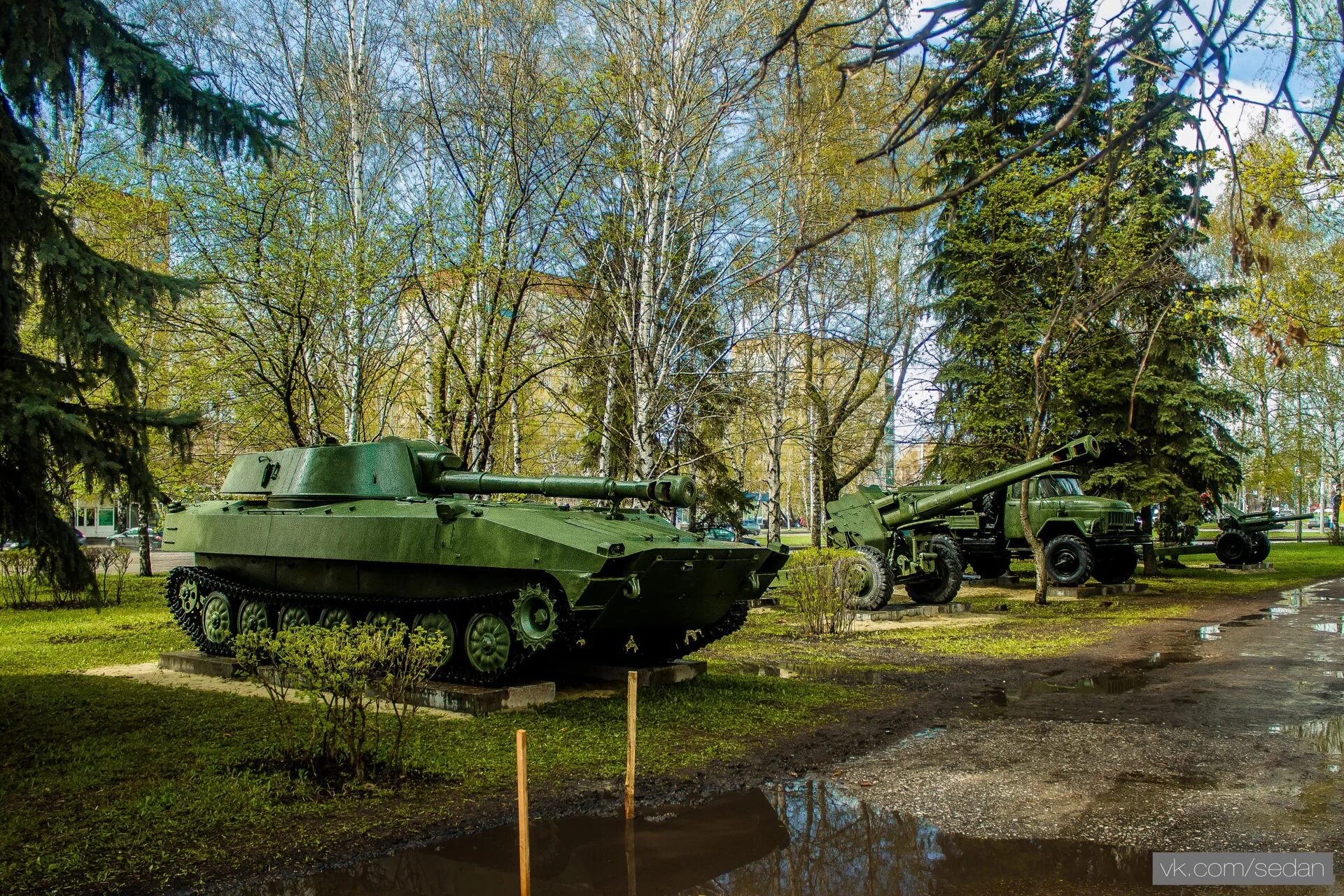 Военный парк в москве. Музей военной техники под открытым небом Пенза. Музей военной техники Пенза под открытым Пенза. Парк Победы и музей военной техники Казань. Музей военной техники Воронеж.