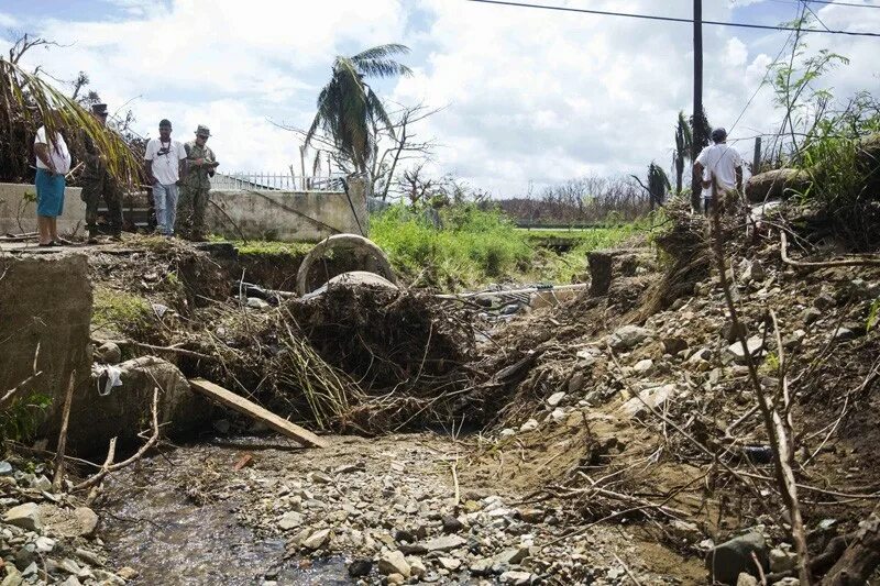 Памятка действий при урагане. Как дествовать вло мвремяч ураганаа. Как спастись от смерча. Как спастись от смерча. Способы защиты населения от смерчей.