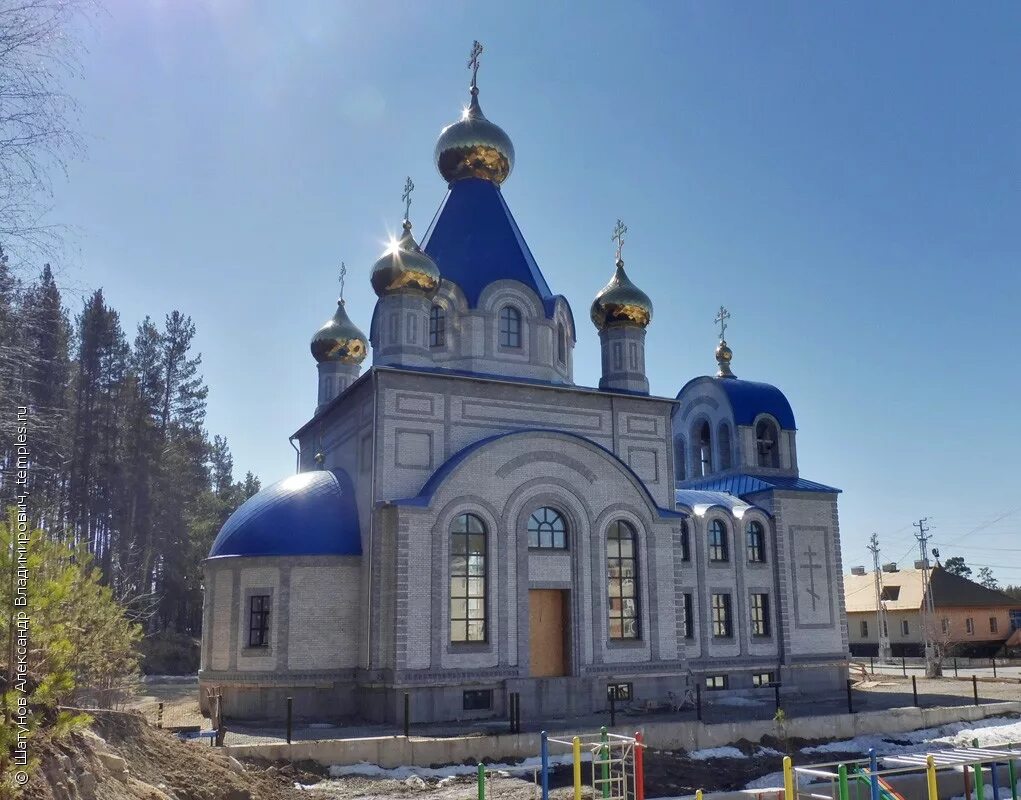 Поселок чусовское озеро. Храм Рождества Богородицы Чусовское озеро. Поселок Чусовское озеро Екатеринбург. Храм на Чусовском озере Екатеринбург. Чусовское озеро (посёлок).