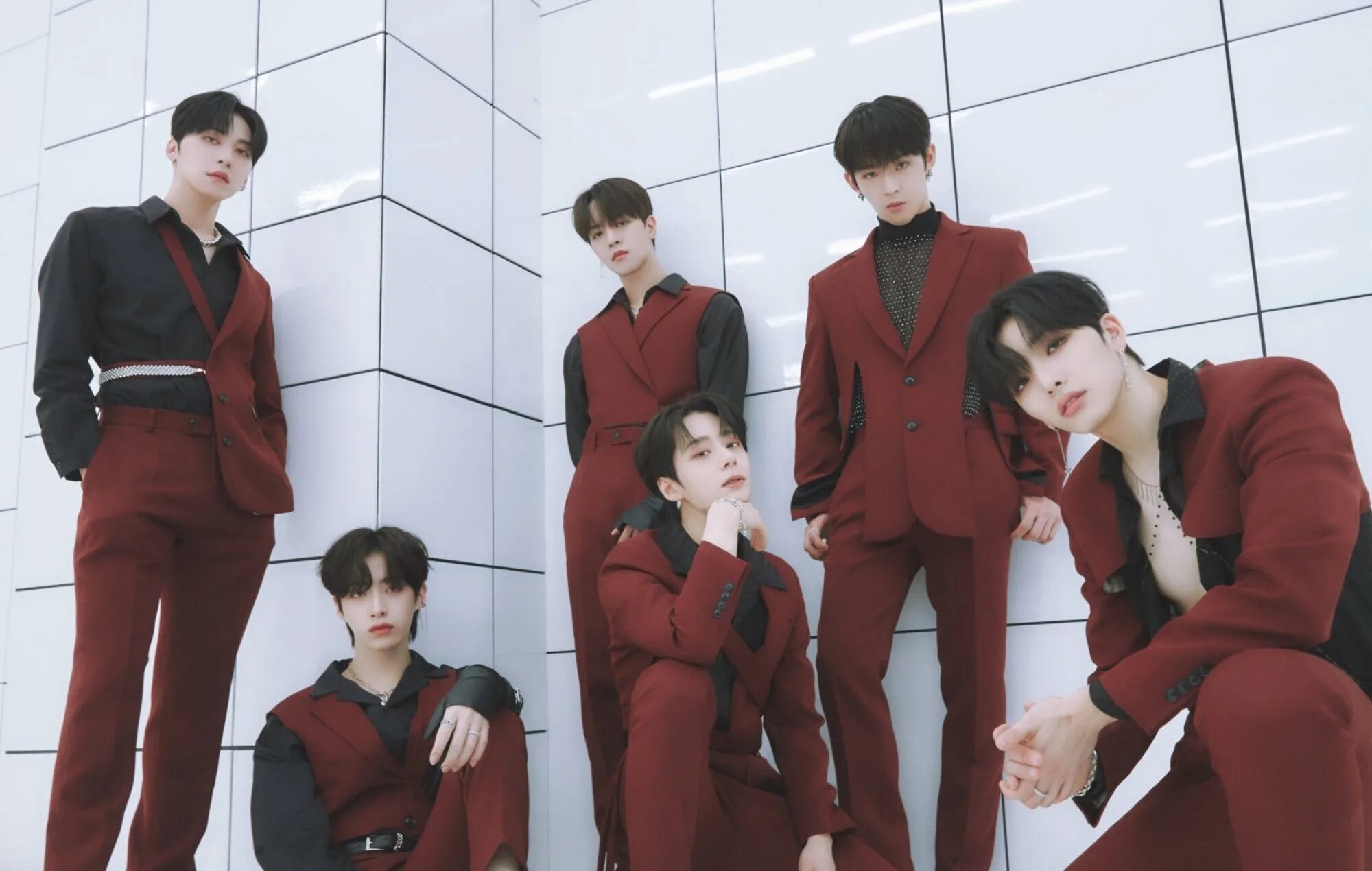 Oneus same scent. Группа ONEUS. Same Scent ONEUS обложка. Группа ONEUS участники.