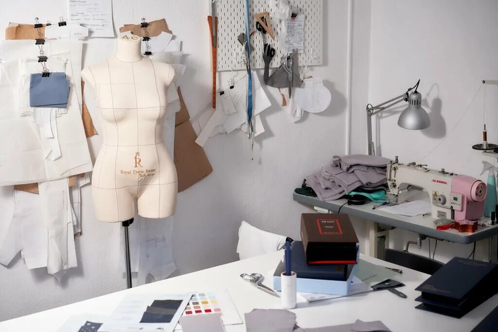 процесс пошива нижнего белья. ателье пошив белья. процесс пошива нижнего белья. пошив нижнего белья. Sofart studio ателье.