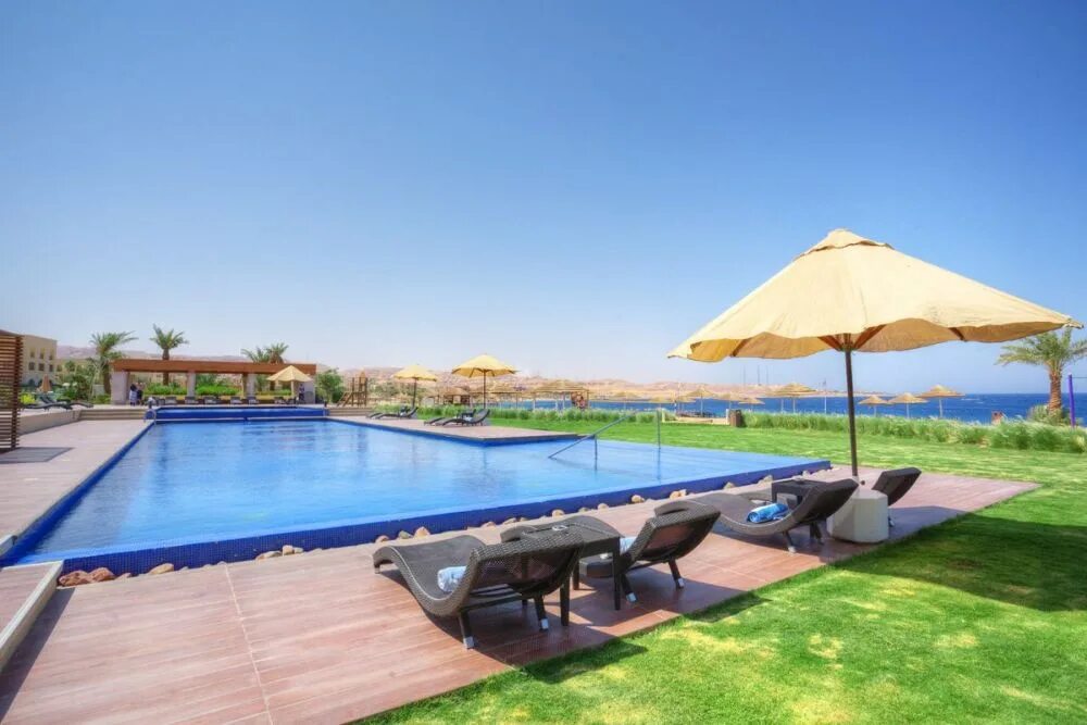 Grand tala bay resort aqaba. Акаба фото. Grand swiss-belresort beach tala bay. Tala bay hotel resort aqaba. Grand swiss.