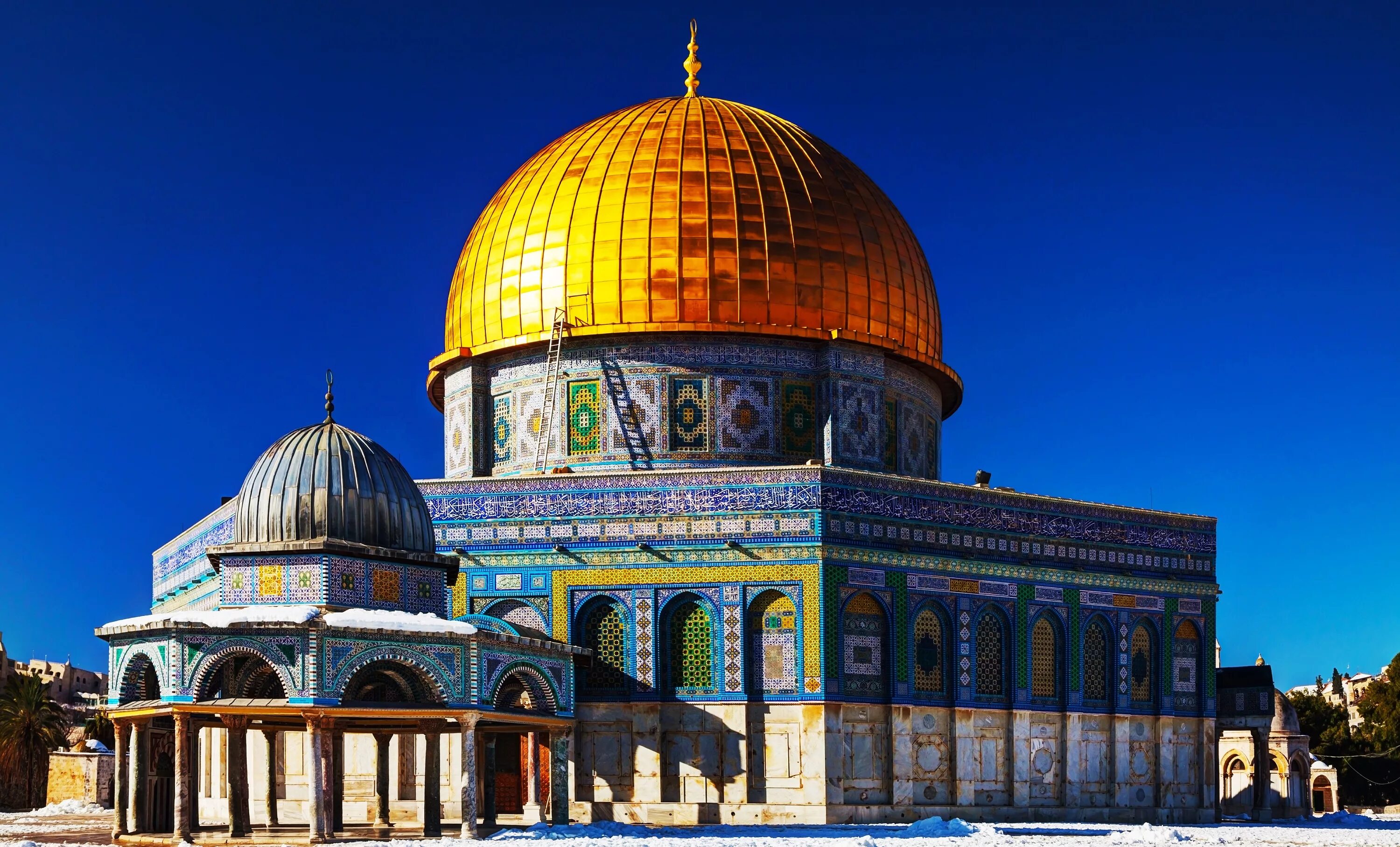 Мечеть омара и купол скалы. Израиль мечети халифа омара. Израиль мечети халифа омара. Иерусалим. Мечеть омара в иерусалиме минареты.