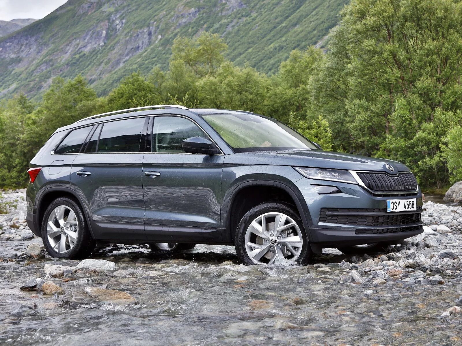 Кодиак б у купить. Шкода Кодиак. Шкода Кодиак 2018. Skoda Kodiak 2018 дизель. Шкода Kodiaq 2018.