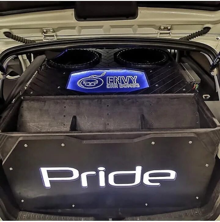 Басс вк. Наклейки басс Прайд. Наклейка Bass. Команда автозвук. Pride car Audio Мем.