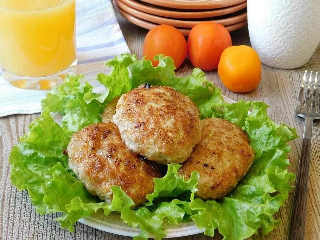Рецепт сочных котлет из фарша свинины. Котлеты из фарша. котлеты из кабачков. сочные котлеты. сочные котлеты из фарша.