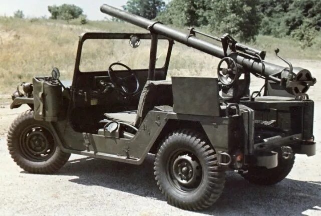 106 мм в м. 106mm m40 Recoilless Gun. M40a1 106mm Recoilless Rifle.. M151a1 Utility Truck &m40 Recoilless Rifle. 106 Мм безоткатное орудие.