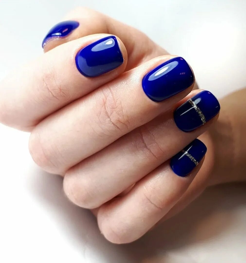 Ногти короткие синий дизайн. Синий маникюр. Синие короткие ногти. Синий маникюр на короткие ногти. Синие ногти маникюр на короткие ногти.
