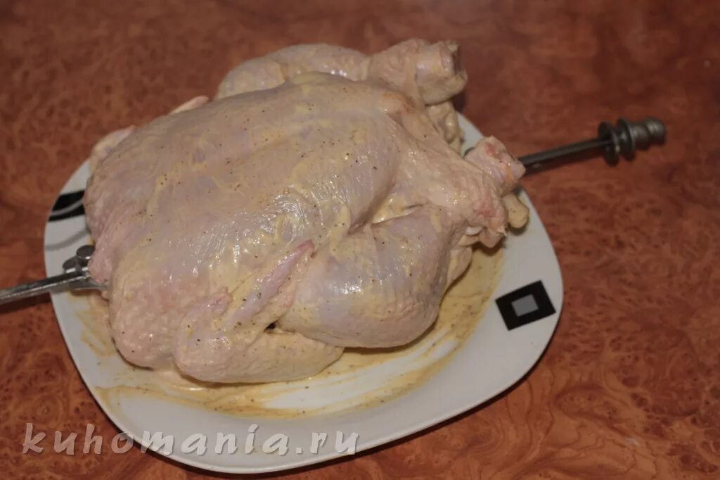 Сколько готовится курица гриль. Курица-гриль в духовке на вертеле. Куры гриль в духовке. Курица насаженная на вертел.