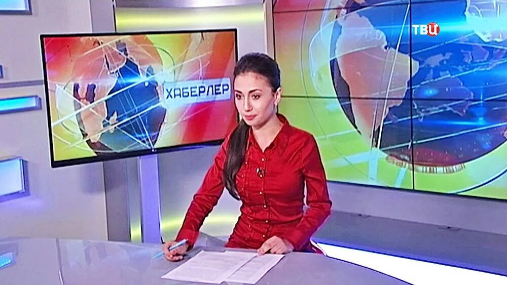 Первый крымский канал сегодня программа. Ведущая телеканала миллет. студия телеканала миллет. крымские татарские телеканалы. телеканал миллет.