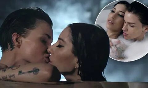 Rubi rose lesbian kissing