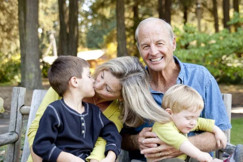 Weekends at the grandparents. Weekends at the grandparents. Бабушка и дедушка. Семья навещает бабушку. Weekends at the grandparents.