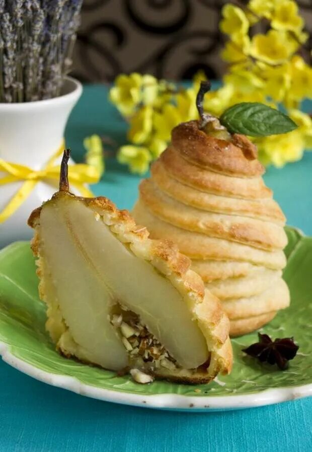 Фаршированные груши. Груша в слоеном тесте запеченные. Штрудель с яблоками и грушей. Груша в слойке. Груши в тесте рецепты.