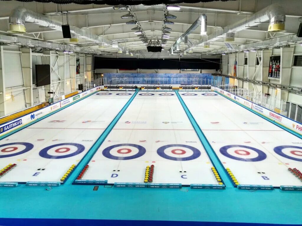 Площадка для керлинга. Поле для керлинга. Игровое поле для керлинга. Площадка для керлинга. Поле для керлинга.