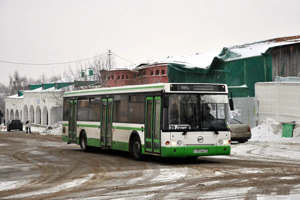 Автовокзал Зарайск. Автобус ЛИАЗ Заводоуковск о 191 АН 76. Автобус Москва Зарайск. Автобус 330 Москва Зарайск. Москва зарайск автобус сегодня